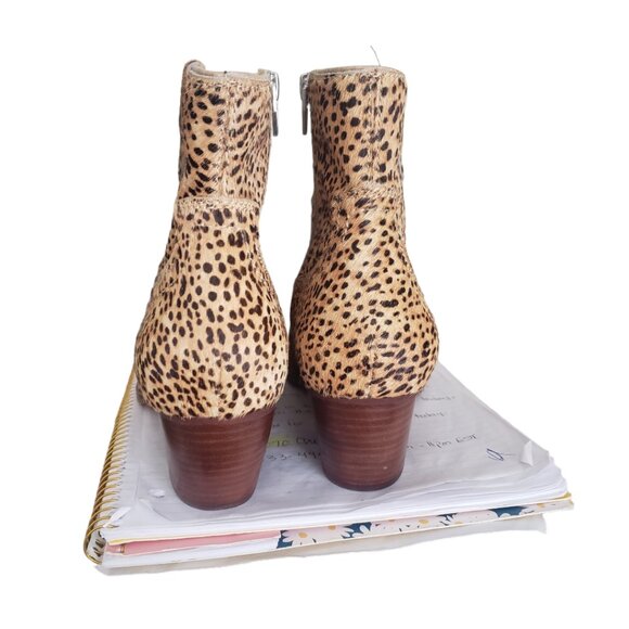 SH145 Dolce Vita NWOT Genuine Cow Hair Animal Print Zip Bootie 9.5 - Picture 3 of 8
